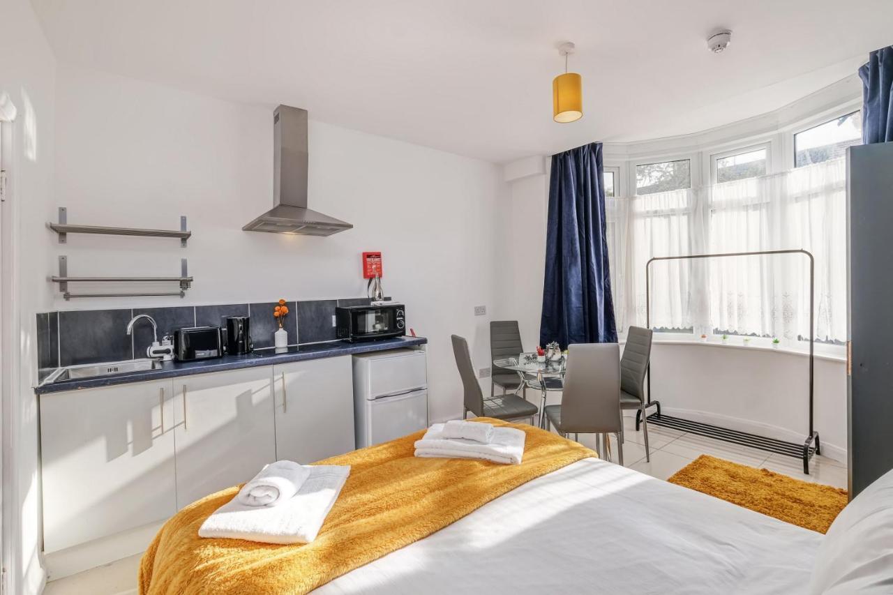 Fernbank Rooms Sudbury Hill, Harrow, Self-Contained Studios With En-Suite Harrow on the Hill Exteriör bild