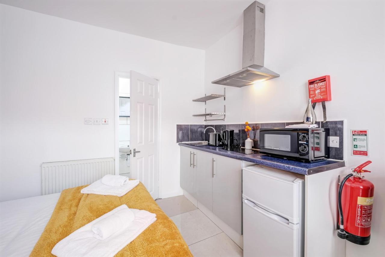 Fernbank Rooms Sudbury Hill, Harrow, Self-Contained Studios With En-Suite Harrow on the Hill Exteriör bild