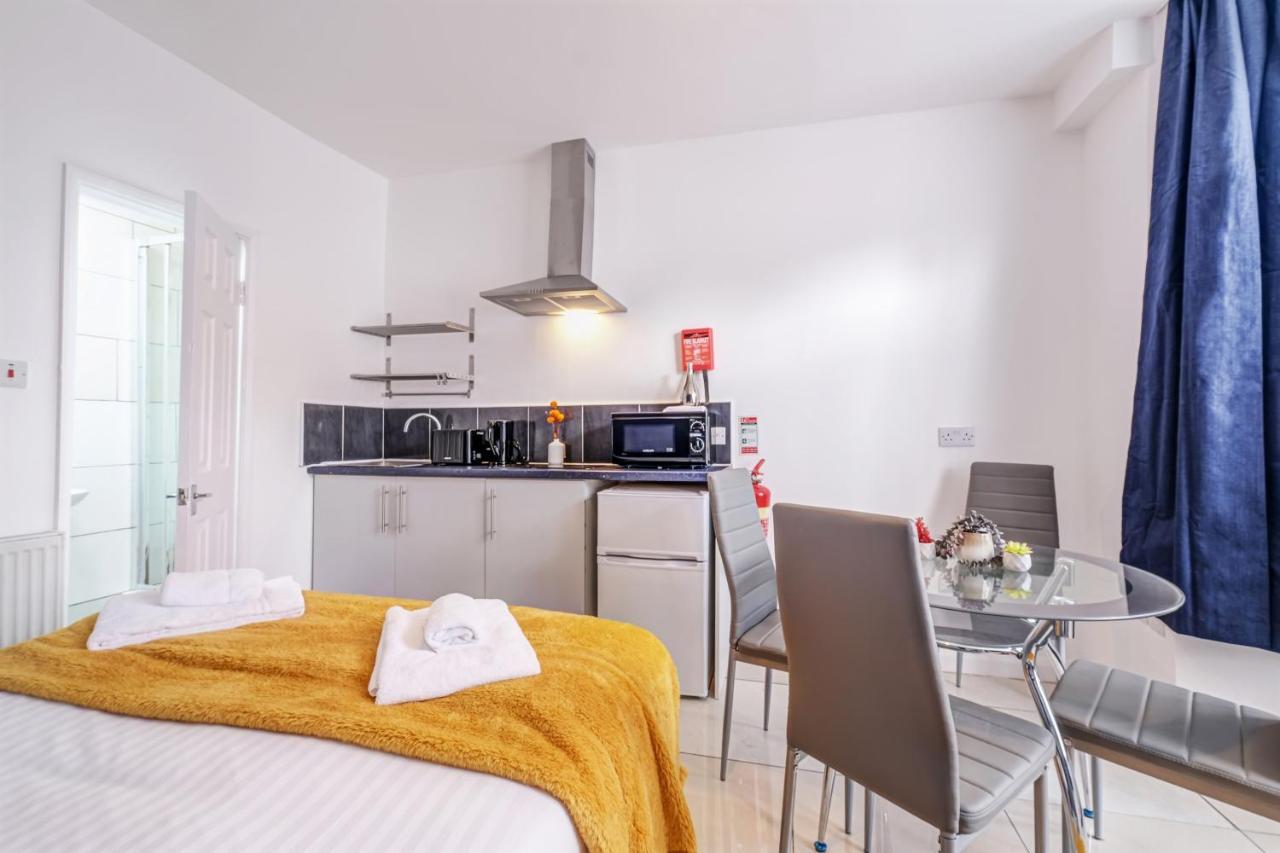 Fernbank Rooms Sudbury Hill, Harrow, Self-Contained Studios With En-Suite Harrow on the Hill Exteriör bild