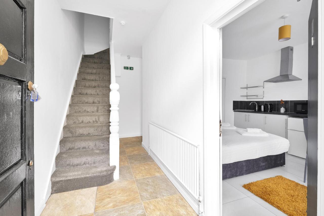 Fernbank Rooms Sudbury Hill, Harrow, Self-Contained Studios With En-Suite Harrow on the Hill Exteriör bild
