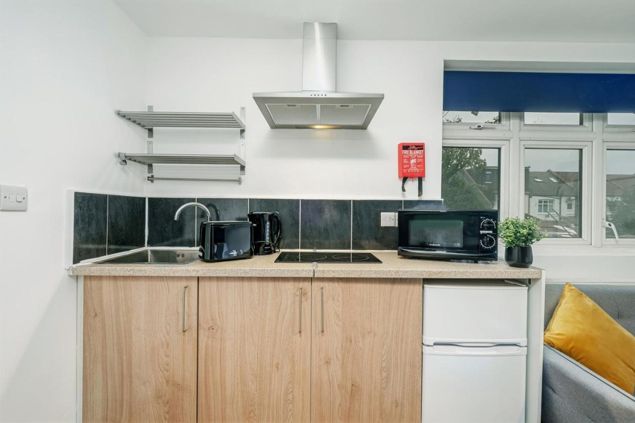 Fernbank Rooms Sudbury Hill, Harrow, Self-Contained Studios With En-Suite Harrow on the Hill Exteriör bild