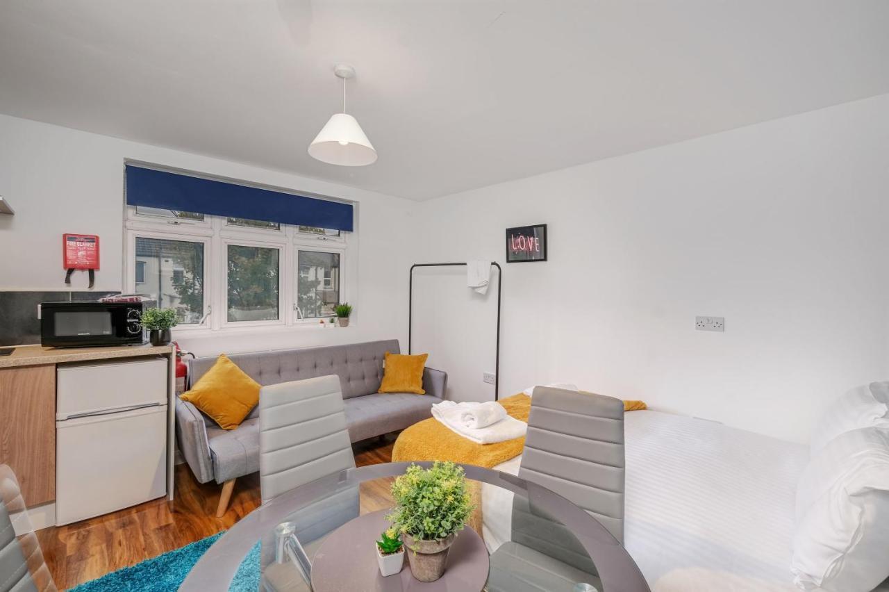 Fernbank Rooms Sudbury Hill, Harrow, Self-Contained Studios With En-Suite Harrow on the Hill Exteriör bild